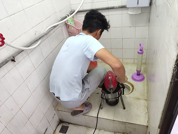 牡丹江肥皂掉到马桶里把马桶堵住了怎么办？马桶堵住了怎么办